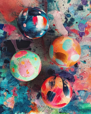 DIY Christmas bauble ideas: Paint stroke baubles